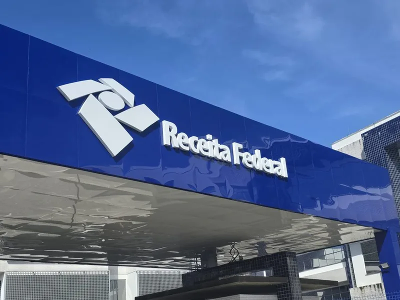 Fachada e letra caixa